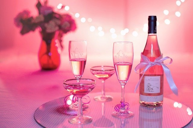 Pink Wine Champagne Celebration - JillWellington / Pixabay