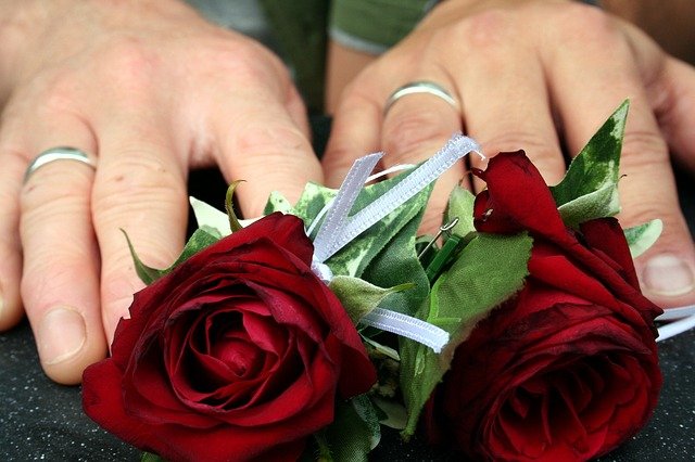 Wedding Roses Rings Hands Love - PublicDomainPictures / Pixabay
